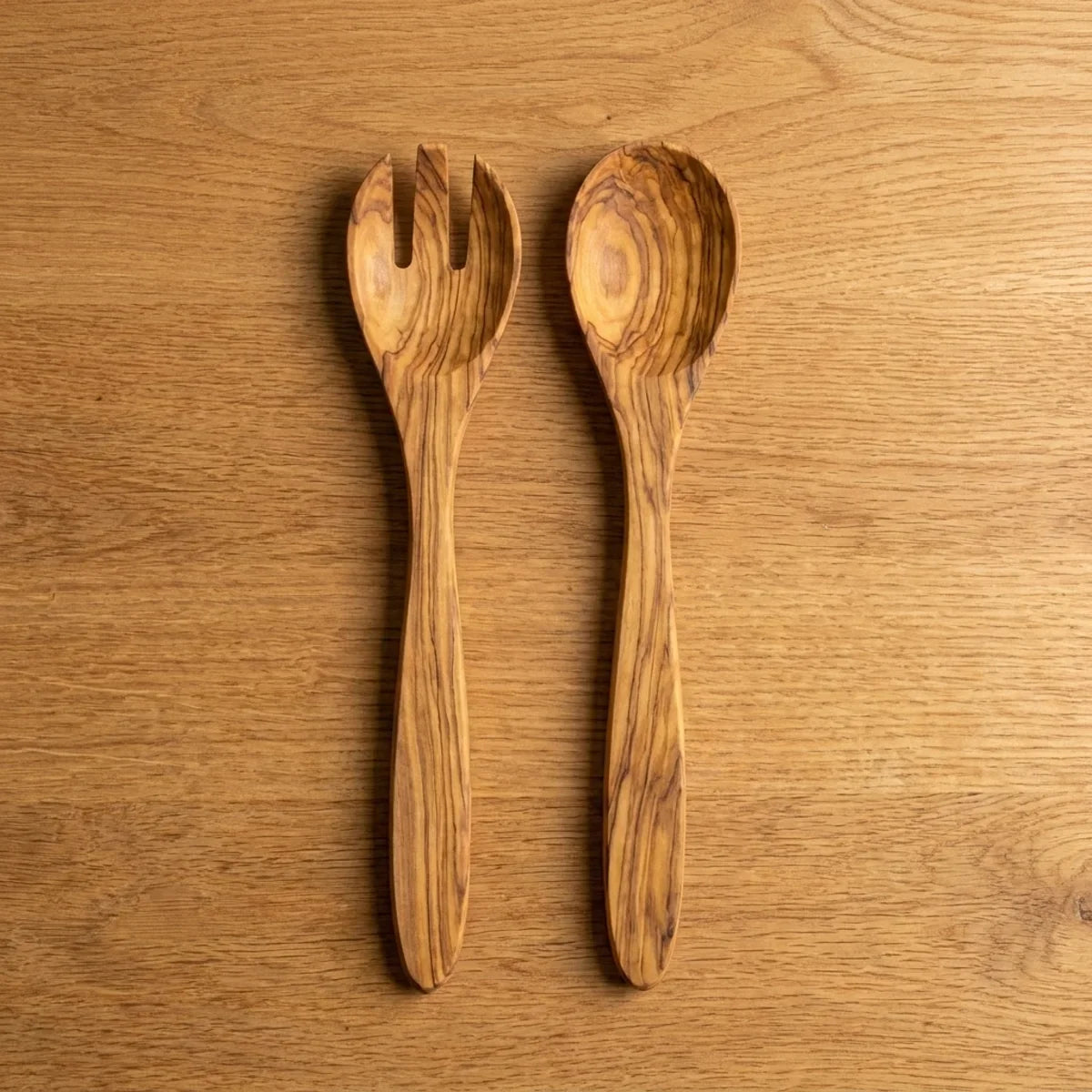 The Alba Olive Wood Serving Set (Fork + Spoon) seen from above, the full grain readable