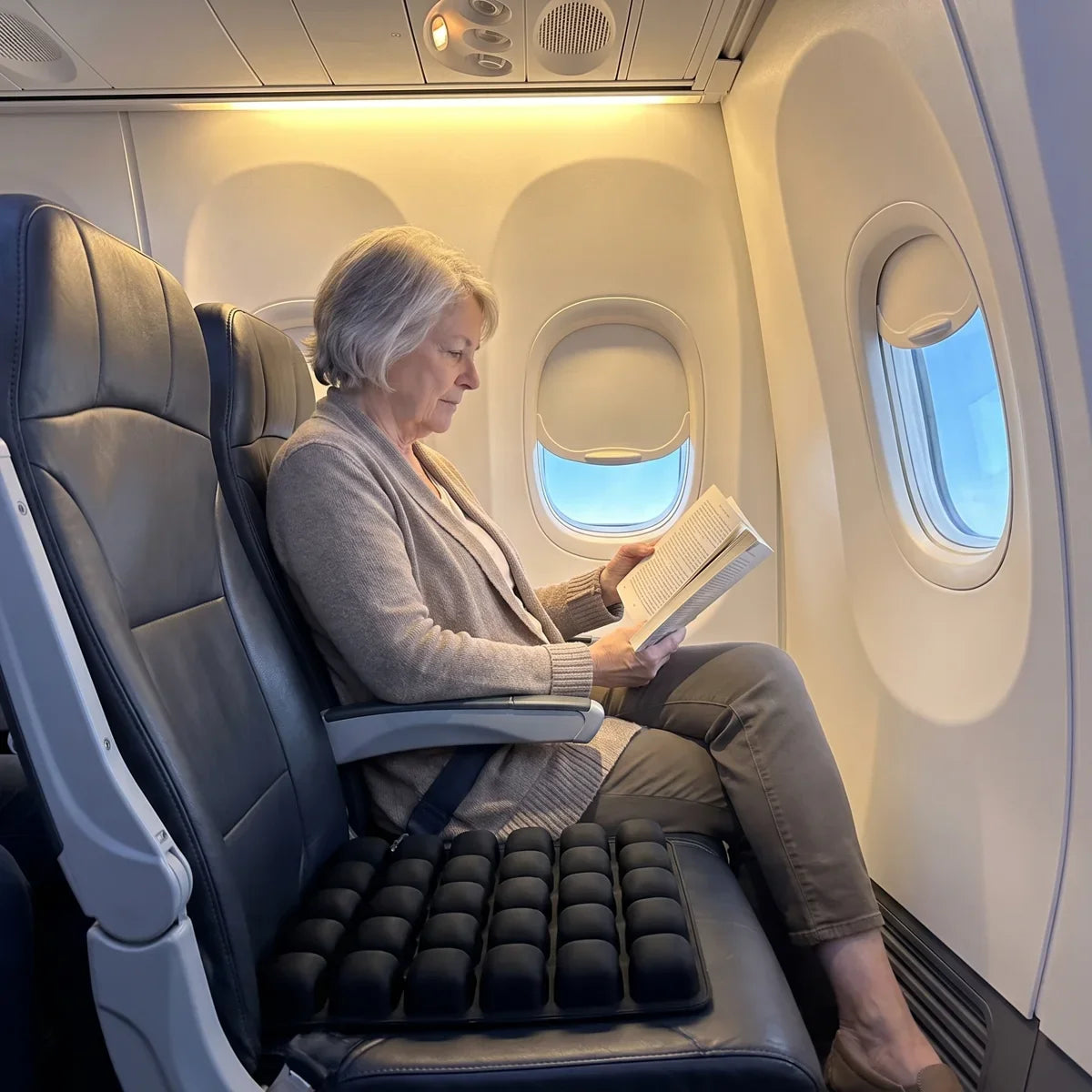 Reading through a long flight on the Ralmutino cushion