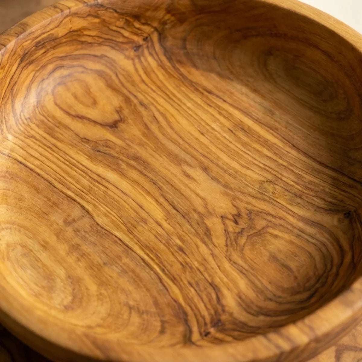 Macro of the olive grain of the Alba Olive Wood Bread Bowl