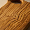 Macro of the olive grain of the Alba Olive Wood Board with Grip Hole